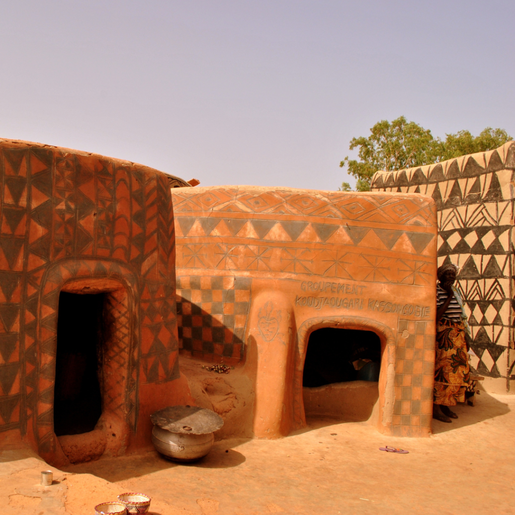 Tiebele-painted-houses