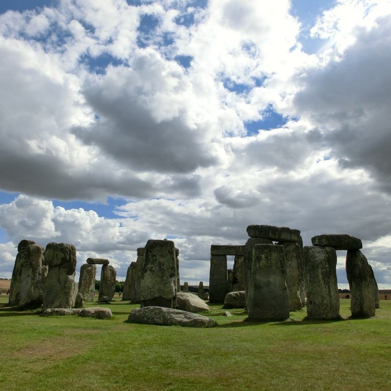 stonehenge-200578_1280